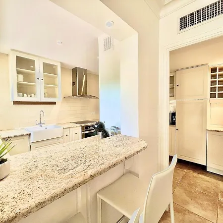 Apartamento Luxurious 2-bedroom Pointe Croisette, Sea View, Private Parking