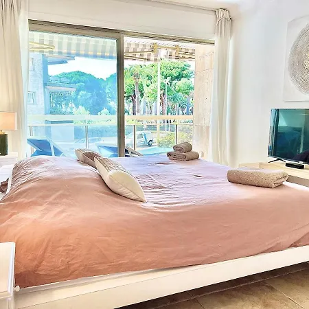 Luxurious 2-bedroom Pointe Croisette, Sea View, Private Parking * Cannes