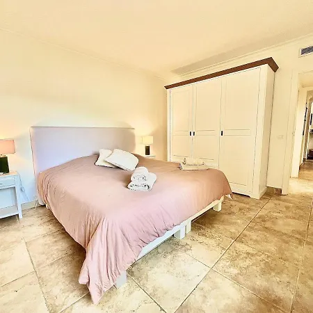 Apartment Luxurious 2-bedroom Pointe Croisette, Sea View, Private Parking Cannes