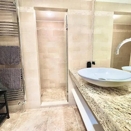 Luxurious 2-bedroom Pointe Croisette, Sea View, Private Parking *