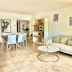Luxurious 2-bedroom Pointe Croisette, Sea View, Private Parking Apartman