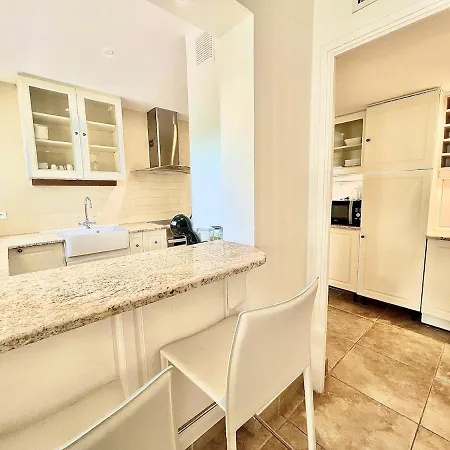 Апартаменты Luxurious 2-bedroom Pointe Croisette, Sea View, Private Parking Канны